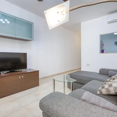 2br Qawra With Private Balcony, Near The Sea By 360 Estates